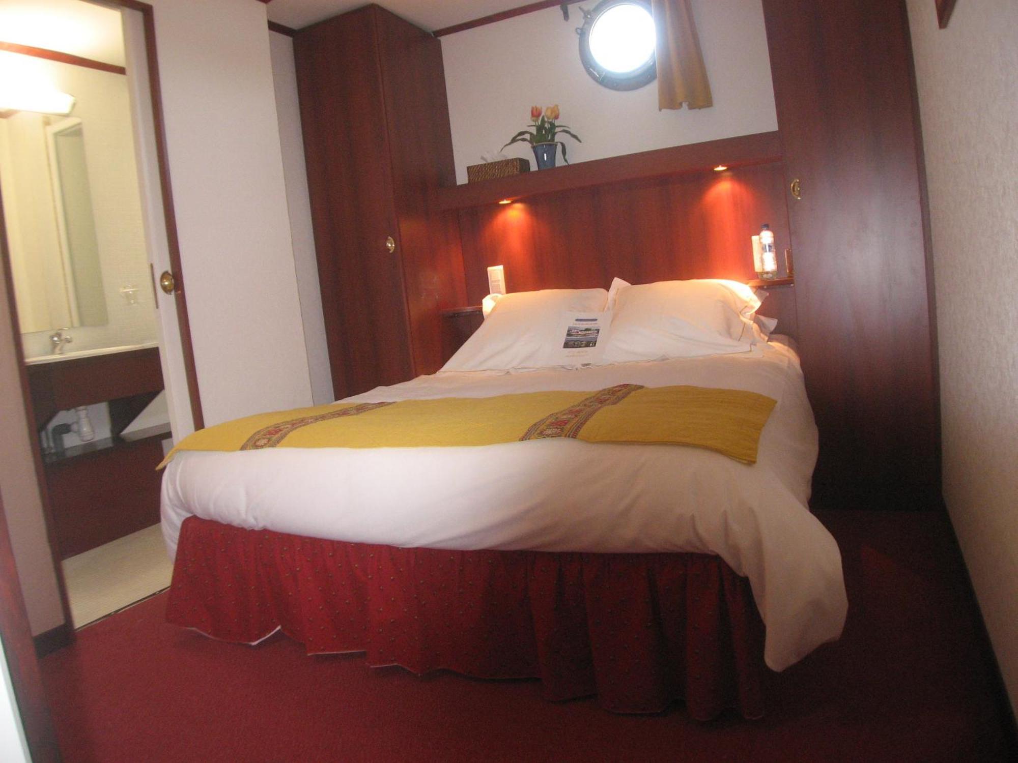 Botel Bateau Le Phenicien *
